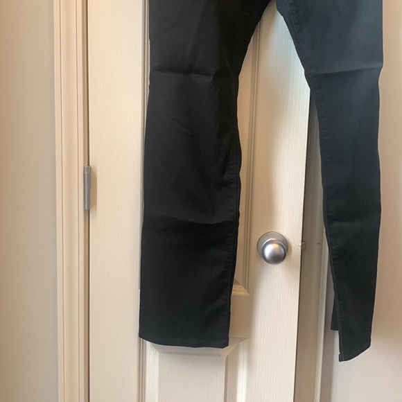 Signature by Levi Strauss & Co.Gold Label Women's Totally Shaping Straight Jeans - Picture 6 of 9